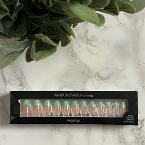 Fingersuit Press-On Nails - Mint French.